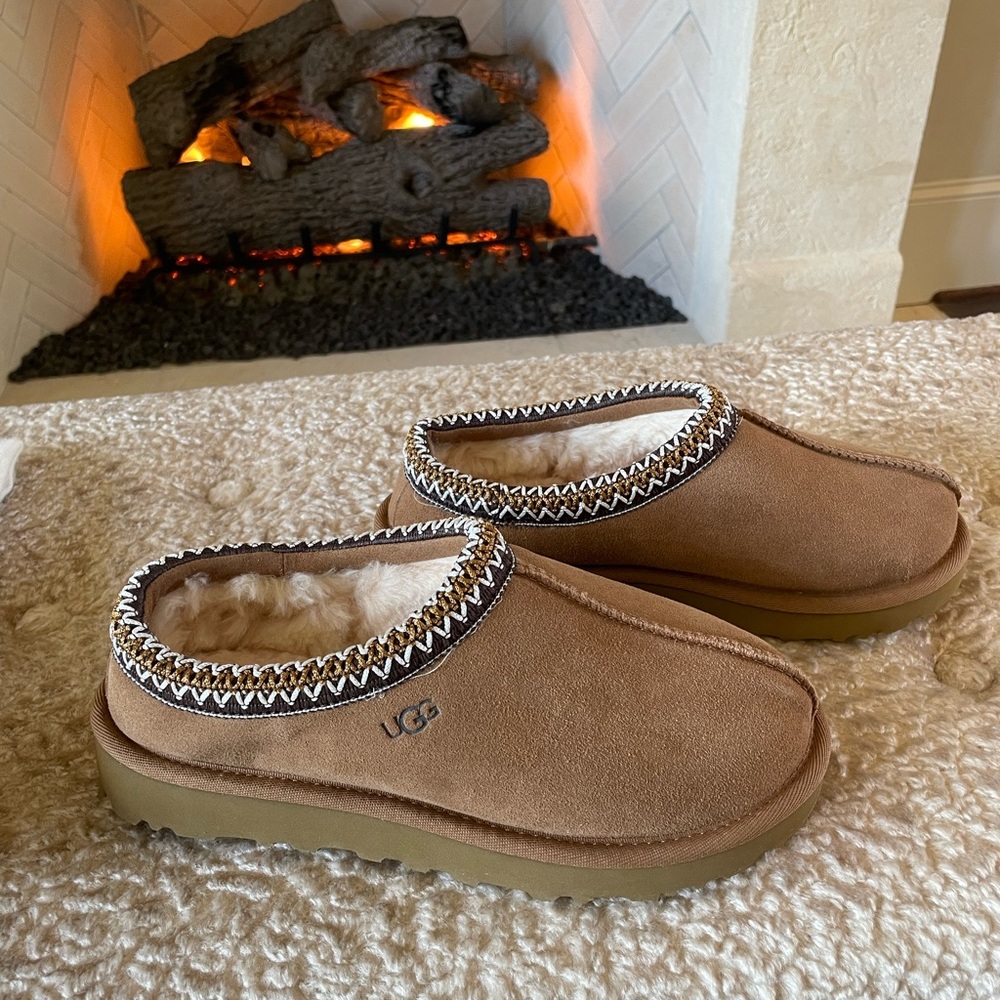 UGG Tasman women size 6 chestnut new, never worn